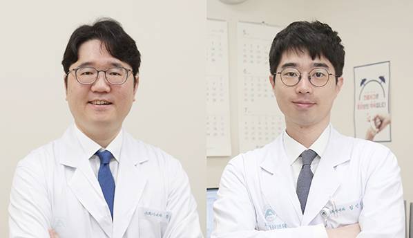 서울아산병원 염증성장질환센터 황성욱 교수(왼쪽)와 김민규 교수가 최근 국내 염증성 장질환 환자 1만1216명의 체질량지수를 분석한 결과를 발표했다. 서울아산병원 제공