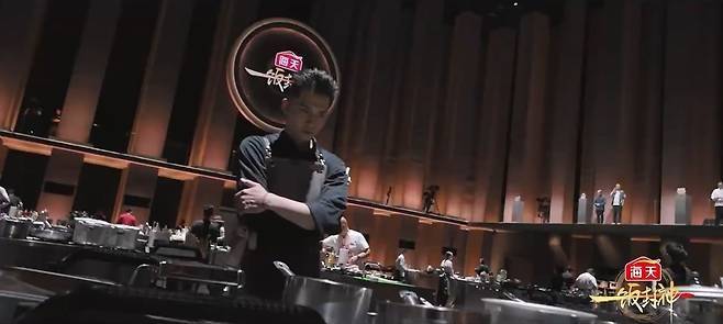 넷플리스 예능 ‘흑백요리사’ 표절 의혹이 제기된 중국 텐센트 비디오의 ‘이팡펑션’의 한 장면 [사진 = 텐센트 비디오 웨이보 갈무리]