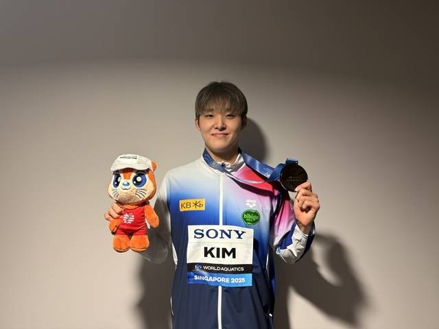 소중한 메달 낭보를 전해온 김우민. 사진=올댓스포츠 제공