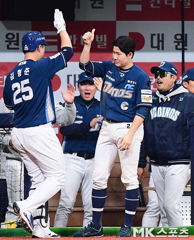 김형준과 이호준 감독(오른쪽). 사진=김영구 기자