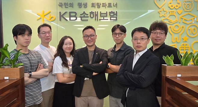 KB손해보험이 SIU를 통해 매년 400건 이상의 보험사기를 적발하고 있다. 사진은 KB손해보험 자동차SIU부서 직원들 모습./사진=KB손해보험