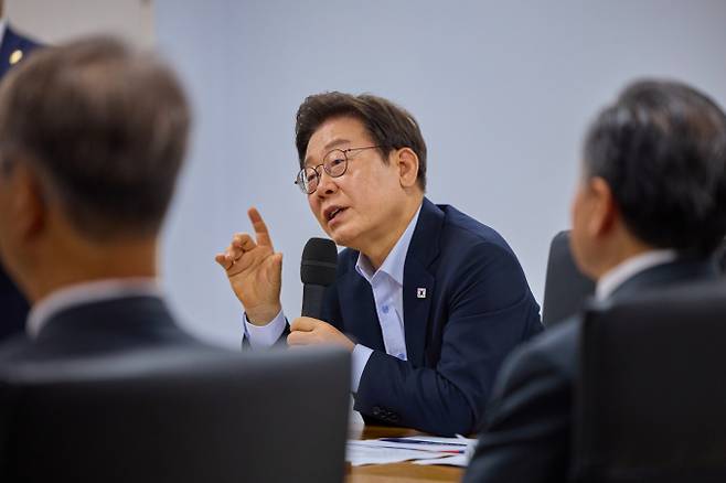 이재명 대통령이 25일 경기 시흥시 SPC삼립 시화공장에서 열린 '산업재해 근절 현장 노사간담회'에서 발언하고 있다. /사진=대통령실