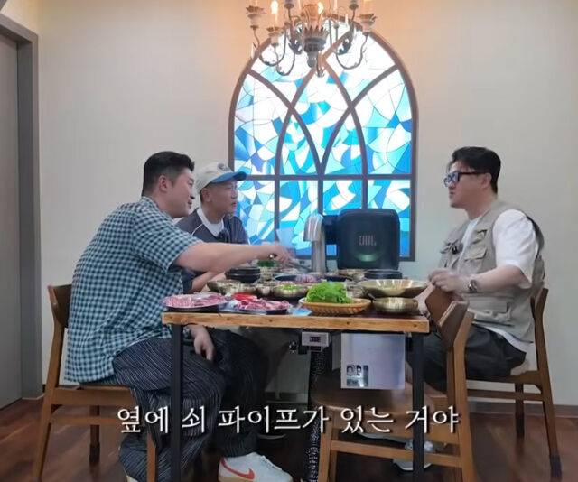 데프콘이 무대 위에 쇠 파이프와 각목을 들고 올라왔던 시절을 회상했다. / 유튜브 '데프콘TV'