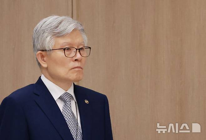 [서울=뉴시스] 고범준 기자 = 최동석 인사혁신처장이 23일 서울 용산 대통령실 청사에서 열린 임명장 및 위촉장 수여식에 참석하고 있다. (대통령실통신사진기자단) 2025.07.23. bjko@newsis.com
