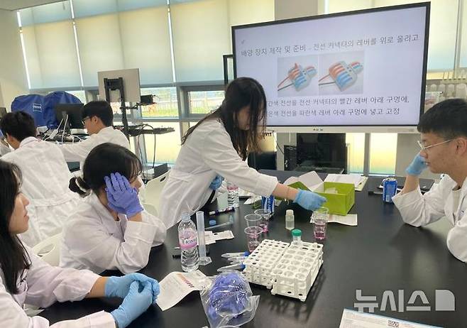 [서울=뉴시스] 죽변고등학교 고교학점제 활동 모습.