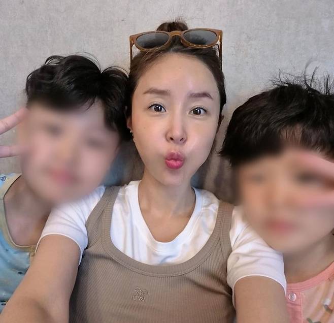 [서울=뉴시스] 신지가 조카와의 일상을 공개했다. (사진=신지 인스타그램 캡처) 2025.07.28. photo@newsis.com *재판매 및 DB 금지