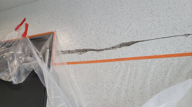 수리 중인 균열 부분. 현대건설 제공