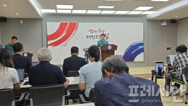 ▲박정주 충남도 행정부지사가 충남지역 집중호우 피해 복구 상황 및 도민 지원대책에 대한 기자회견을 하고 있다 ⓒ프레시안(이상원)