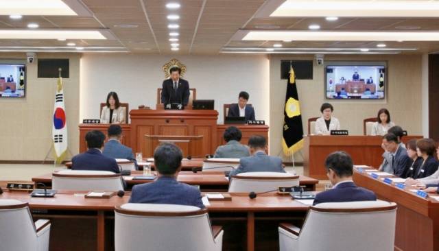 ▲ 장수군의회(의장 최한주)는 28일 제6차 본회의를 끝으로 15일간 열린 제377회 임시회를 마무리하고 2025년도 제1회 추가경정 예산안을 의결하였다. ⓒ장수군의회
