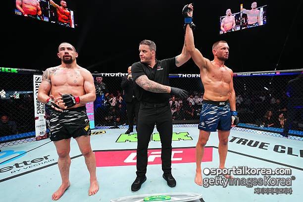 8개월 만에 전 챔피언까지 제압 '충격' 더 리더, 파죽의 4연승→UFC 톱5 진입 "타이틀 도전 기회 줘!"