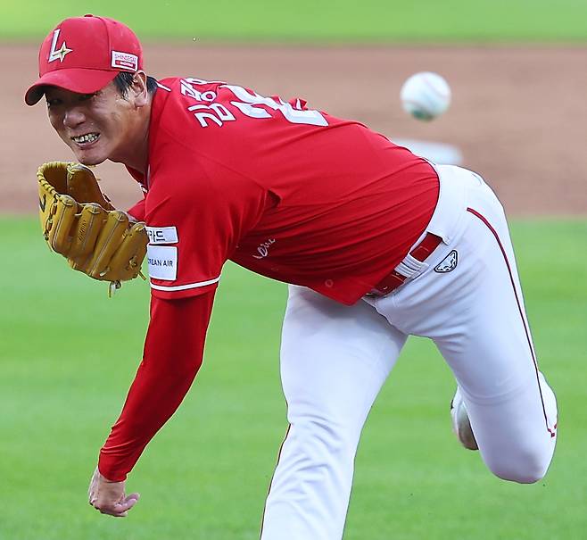 SSG 김광현이 26일 대전 한화전 선발 등판해 투구하고 있다. 연합뉴스