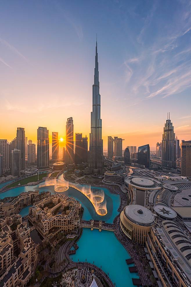 버즈 칼리파 배경의 두바이 분수 쇼 사진제공|VisitDubai