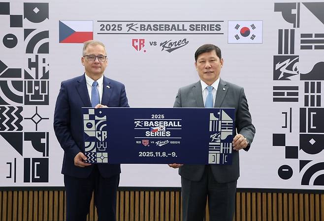▲&nbsp;KBO-체코야구협회 평가전 개최 협약식 ⓒKBO