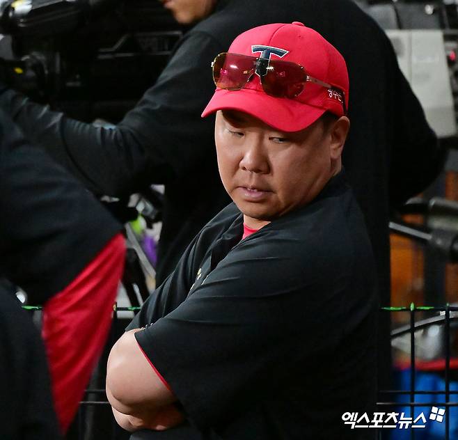 이범호 감독이 이끄는 KIA 타이거즈가 27일 부산 사직야구장에서 열린 2025 신한 SOL Bank KBO리그 롯데 자이언츠와의 팀 간 12차전에서 3-5로 패배, 6연패의 수렁에 빠졌다. 사진 엑스포츠뉴스 DB