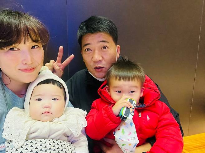 뇌사 장기기증으로 4명을 살린 장상빈 씨(오른쪽 위) 가족 [한국장기조직기증원 제공]