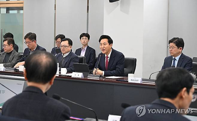 건설분야 규제철폐 TF 성과보고회 (서울=연합뉴스) 오세훈 서울시장이 25일 서울시청 기획상황실에서 열린 건설분야 규제철폐 TF 성과보고회에서 모두발언을 하고 있다. 2025.2.25 [서울시 제공. 재판매 및 DB 금지] photo@yna.co.kr