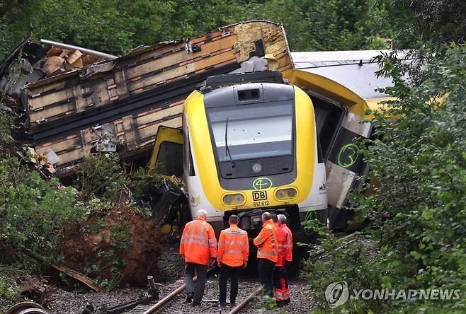 독일 열차 탈선 사고 [AFP 연합뉴스. 재판매 및 DB 금지]