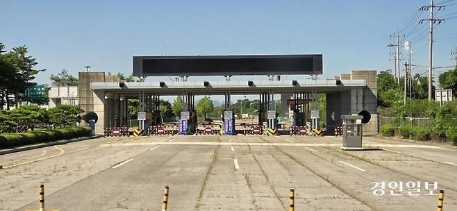 개성공단으로 가는 기업인과 근로자들이 출입 절차를 담당하던 남북출입사무소가 을씨년스럽다. 2025.7.27 파주/이종태기자 dolsaem@kyeongin.com