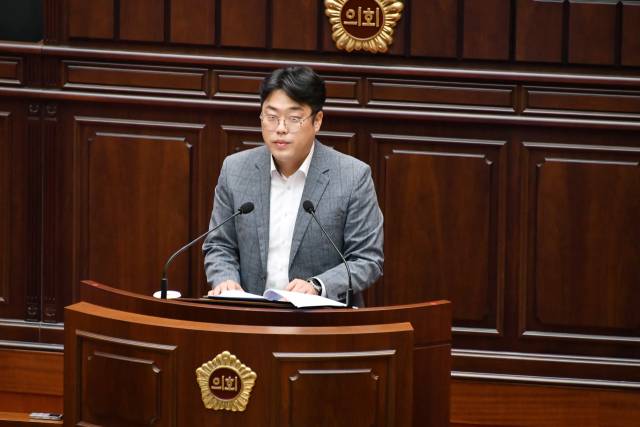 부산시의회 기획재경위원회 소속 반선호(비례) 의원은 29일 제330회 임시회 5분 발언에서 “산업단지, 도시철도, 학교 등 부산 곳곳에서 묵묵히 일하는 노동자들이 더 이상 구조적 무관심 속에 방치되어선 안 된다”며 노동권 보호와 제도적 지원 강화를 촉구했다. 부산시의회 제공