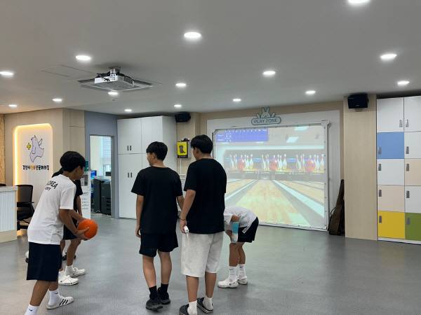 경산시가 지역 내 주요 청소년 시설을 첨단 디지털 학습 및 문화 공간으로 탈바꿈시켰다. 가상체육시스템 이용. 경산시.