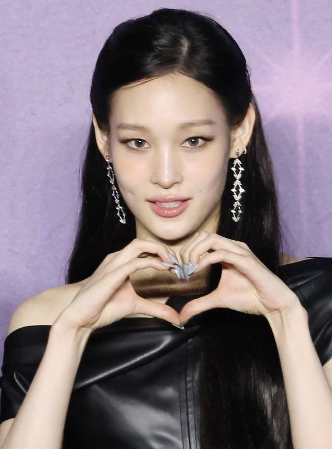 올데이 프로젝트 애니가 26일 경기도 고양시 일산서구 킨텍스 제1전시장에서 열린 ‘2025 SBS 가요대전 Summer’(이하 ‘가요대전’) 블루카펫 행사에 참석해 포즈를 취하고 있다. (사진=뉴스1 제공).