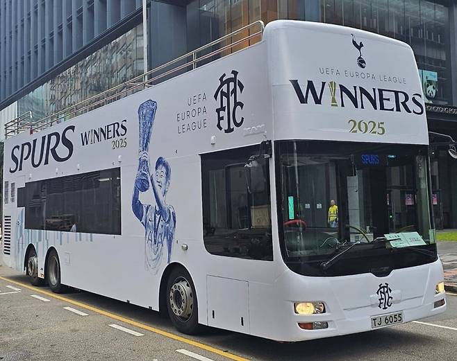 홍콩 팬들이 래핑한 토트넘 우승 기념 버스(스퍼스HK 제공)