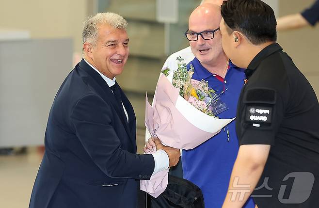 주안 라포르타 FC 바르셀로나 회장이 29일 오후 인천국제공항 2터미널을 통해 입국하고 있다. 2025.7.29/뉴스1 ⓒ News1 김진환 기자