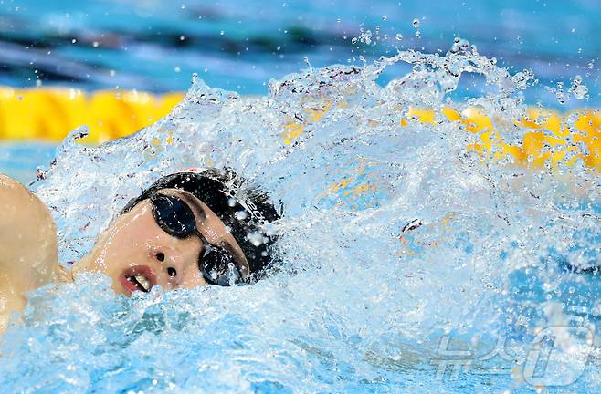 황선우가 29일(현지시간) 싱가포르에서 열린 2025 세계선수권 경영 남자 자유형 200m 결선에서 역영하고 있다. 이날 황선우는 1분44초72로 8명 중 4위를 기록했다. ⓒ 로이터=뉴스1