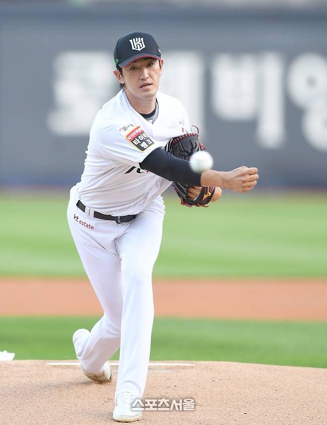 KT 선발투수 고영표가 3일 수원케이티위즈파크에서 열린 2025 KBO리그 키움과 경기에서 역투하고 있다. 수원 | 최승섭기자 thunder@sportsseoul.com