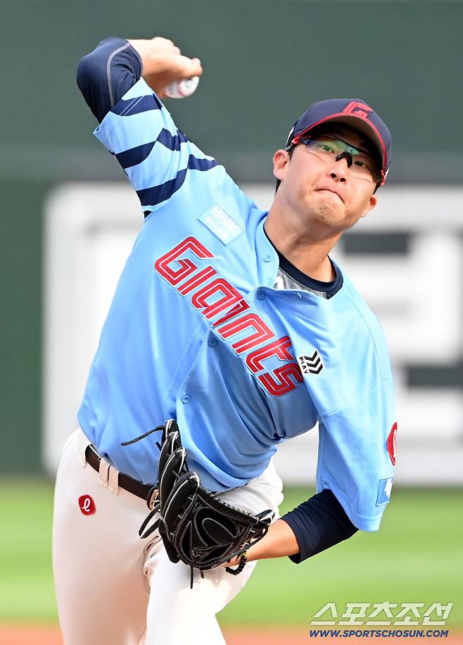 22일 부산 사직야구장에서 열린 삼성과 롯데의 경기, 롯데 선발투수 박세웅이 역투하고 있다. 부산=허상욱 기자wook@sportschosun.com/2025.06.22/
