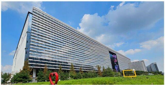 DL이앤씨를 비롯해 DL건설, DL케미칼, DL에너지 등 DL그룹 전 계열사는 다음달부터 마곡동 '원그로브'로 이전한다. 사진은 원그로브 전경. /태영건설