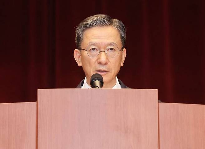 정성호 법무부 장관이 21일 정부과천청사에서 열린 취임식에서 취임사 하고 있다. 연합뉴스