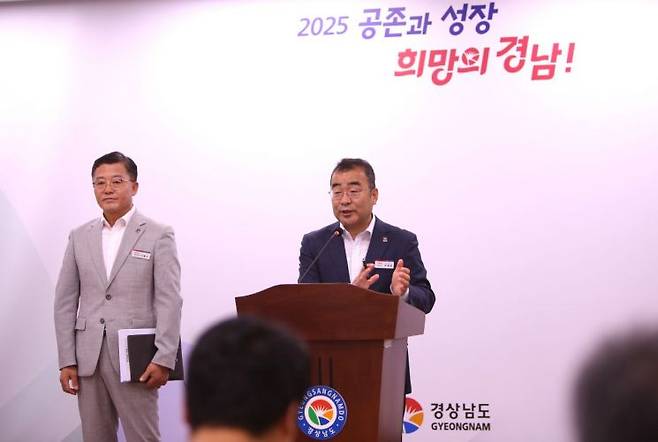 박일동 문화체육국장이 창원NC파크 시설개선을 위한 지원책을 발표하고 있다. 이세령 기자
