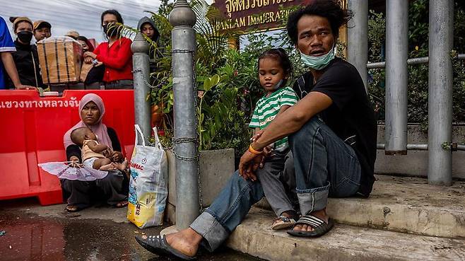 5일간의 교전으로 양측 주민 수만 명이 피난을 떠났다