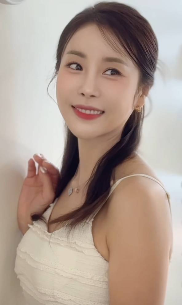 한다감, 순백의 청순 미모 ‘눈길’ (사진: SNS)