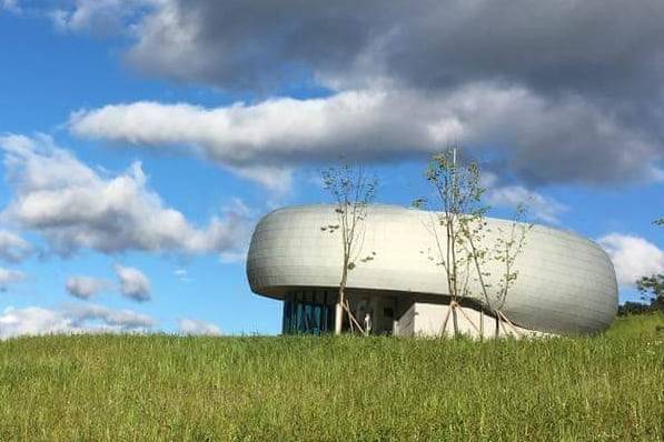 경북 봉화에 있는 ‘백두대간 글로벌 시드볼트’의 외관 모습. 이곳은 국가 보안 시설로 지정돼있다./한국수목원정원관리원