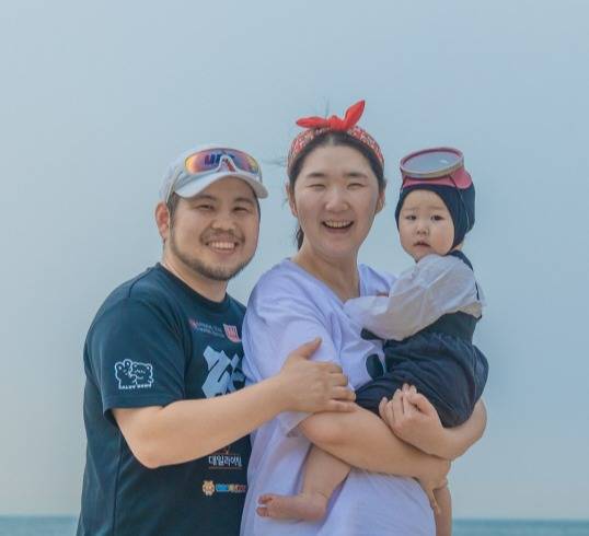 세종시 '샐럽부부'를 운영하는 권용진·김주혜씨 가족. 세종사랑의열매 제공