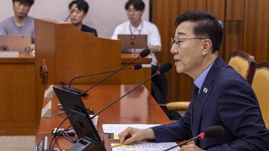 김윤덕 국토교통부 장관 후보자가 29일 국회 국토교통위원회에서 열린 인사청문회에서 의원 질의에 답하고 있다. 연합뉴스