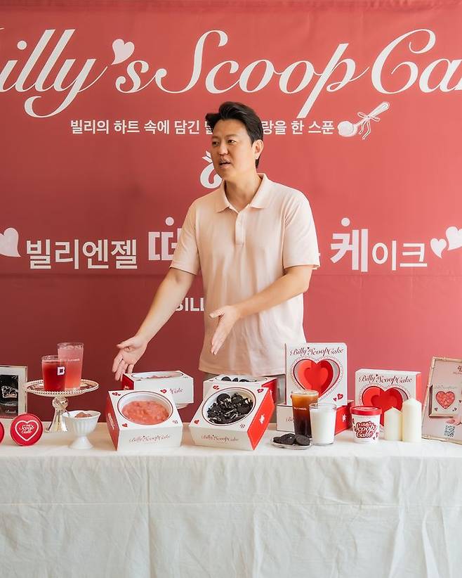 29일 곽계민 빌리엔젤 대표가 서울특별시 영등포구에 위치한 빌리엔젤 여의도점에서 신제품 떠먹는 케이크(떠먹케)에 대해 설명하고 있다.ⓒ그레닉스