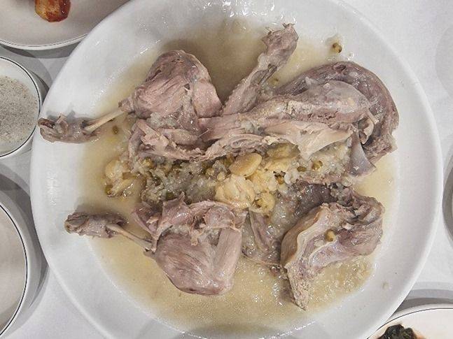 맛있게 잘 익은 오리 고기 ⓒ