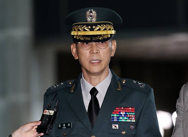 김용대 드론작전사령관이 17일 오전 서울 서초구 서울고등검찰청에 마련된 내란특검 사무실에 무인기 침투 의혹 등 외환 혐의 관련 조사를 받기 위해 출석하며 입장을 밝히고 있다. 2025.7.17/뉴스1