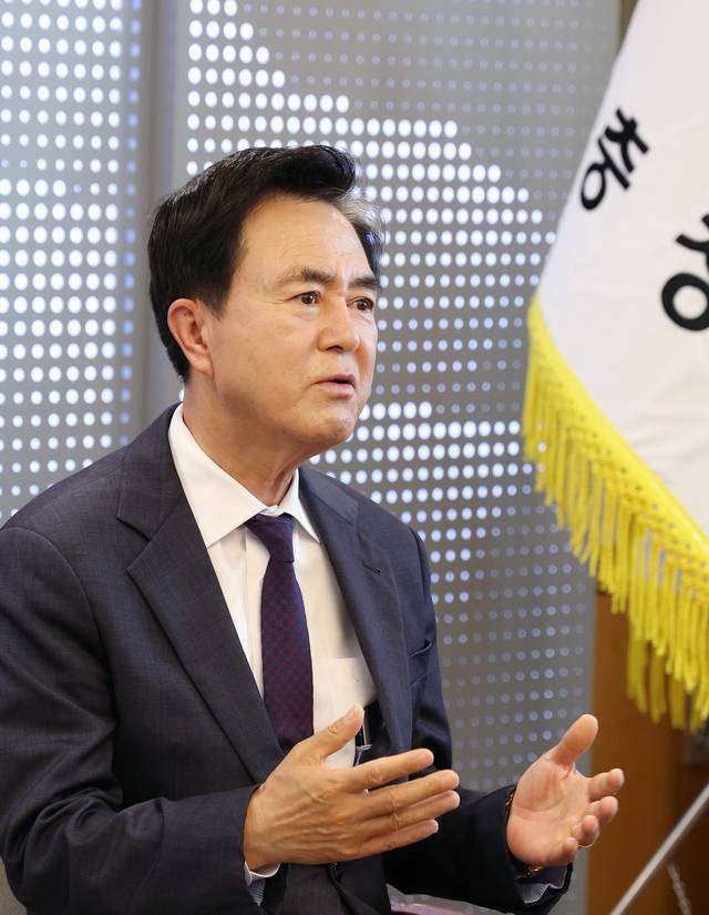 김태흠 충남도지사가 디지털타임스와의 인터뷰에서 ‘힘쎈 충남’에 대해 설명하고 있다. 충남도 제공