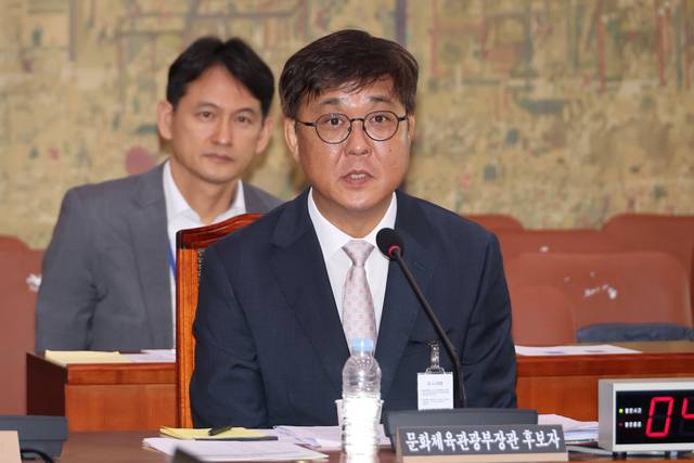 최휘영 문화체육관광부 장관 후보자가 29일 국회 문화체육관광위원회에서 열린 인사청문회에서 위원 질의에 답하고 있다. [연합뉴스]