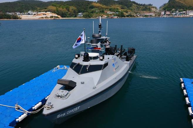 정찰용 무인수상정 '해령' 한화시스템 제공