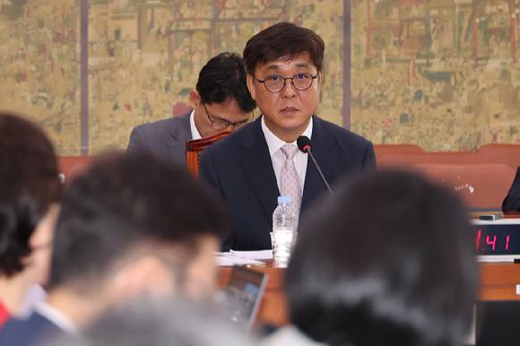 최휘영 문화체육관광부 장관 후보자가 29일 국회 문화체육관광위원회에서 열린 인사청문회에서 국민의힘 배현진 의원의 질의에 답하고 있다. [사진=연합뉴스]