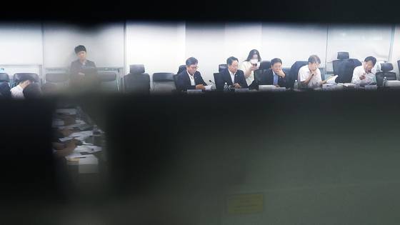 29일 서울 여의도 국회 의원회관에서 세제 개편안 마련을 위한 비공개 당정협의회가 열리고 있다. 연합뉴스
