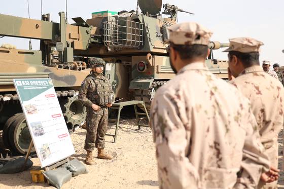 Troops participate in a field training exercise conducted as part of an 11-day combined drill in the United Arab Emirates (UAE) from Feb. 10 to 20. [REPUBLIC OF KOREA ARMY]