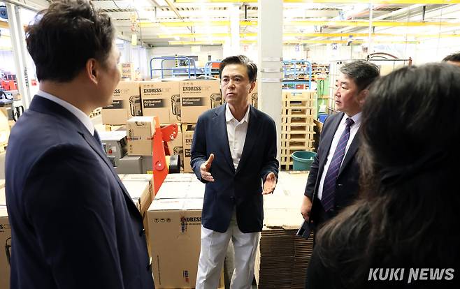 김태흠 충남지사가독일 글로벌 자동차 전장기업 프레틀사 현지 시찰에 나서고 있다.