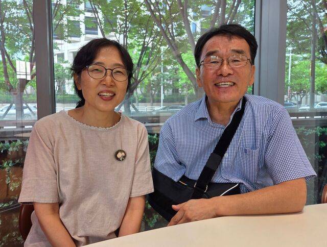 러시아 연해주에서 북한선교 사역을 하는 심스데반(오른쪽) 원로이스 선교사 부부가 최근 서울 영등포구 한 카페에서 국민일보와 인터뷰하고 있다.