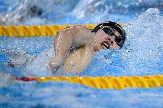 자유형 200ｍ 결승에서 역영하는 황선우. 사진[AFP=연합뉴스]